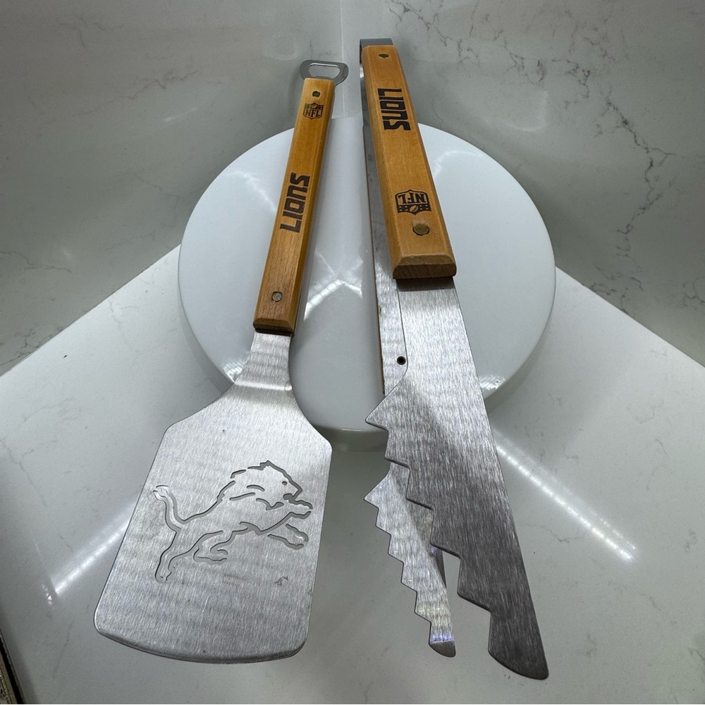 Detroit Lions Grilling Spatula/Opener and Tongs BBQ set